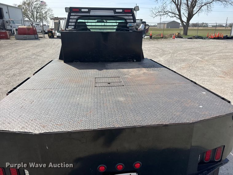 image for item ET1840 2005 Chevrolet C4500 flatbed truck