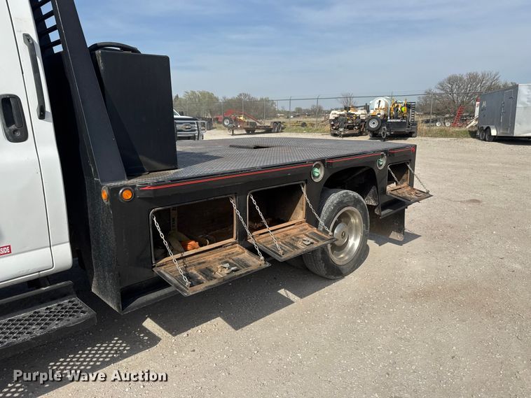 image for item ET1840 2005 Chevrolet C4500 flatbed truck