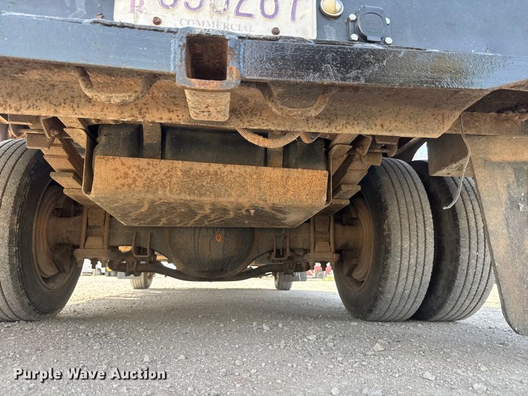 image for item ET1840 2005 Chevrolet C4500 flatbed truck