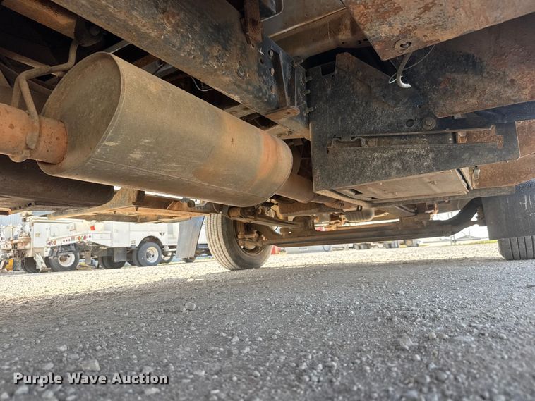 image for item ET1840 2005 Chevrolet C4500 flatbed truck