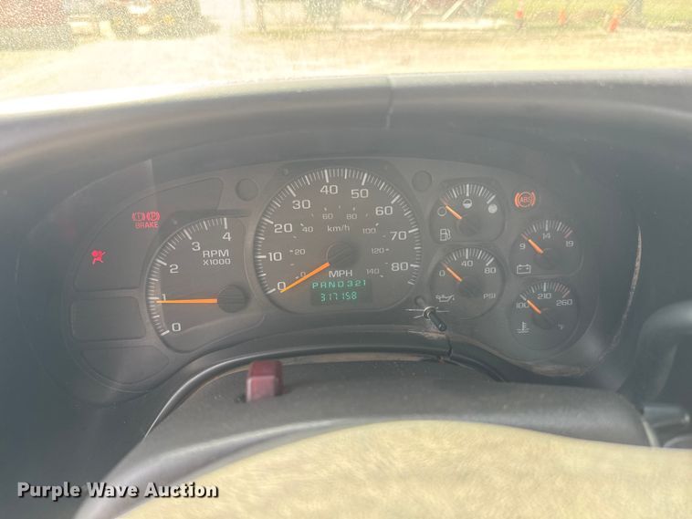 image for item ET1840 2005 Chevrolet C4500 flatbed truck