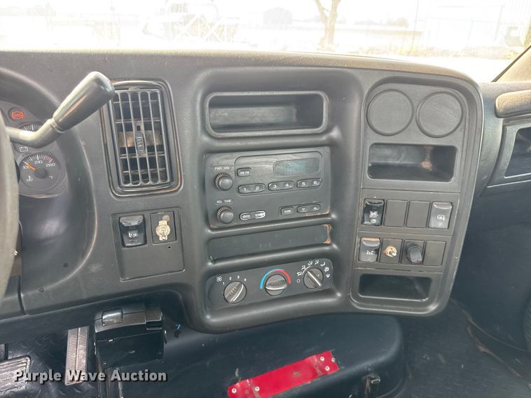 image for item ET1840 2005 Chevrolet C4500 flatbed truck