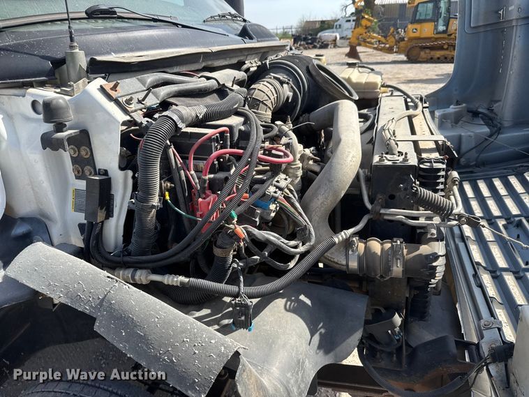 image for item ET1840 2005 Chevrolet C4500 flatbed truck