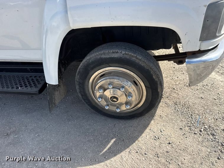 image for item ET1840 2005 Chevrolet C4500 flatbed truck