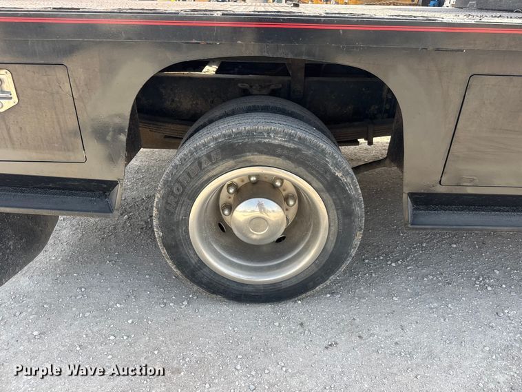 image for item ET1840 2005 Chevrolet C4500 flatbed truck