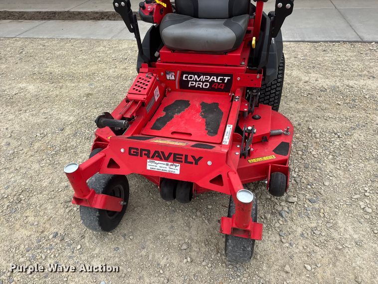 image for item ET1851 2019 Gravely Compact Pro 44 ZTR lawn mower