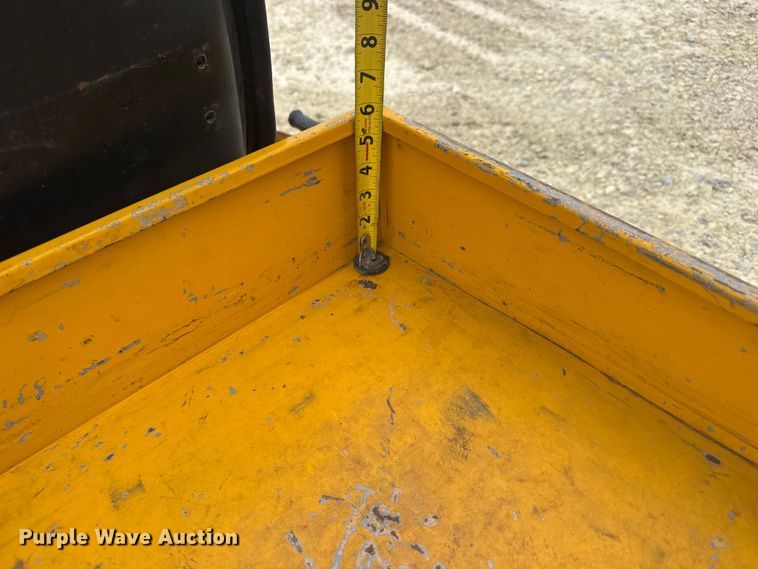 image for item ET1859 1999 Walker MCSU ZTR lawn mower