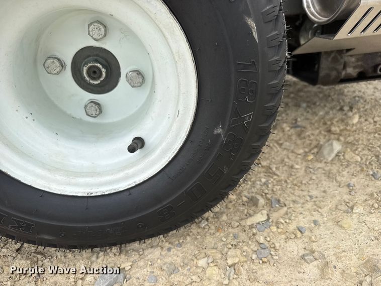 image for item ET1859 1999 Walker MCSU ZTR lawn mower