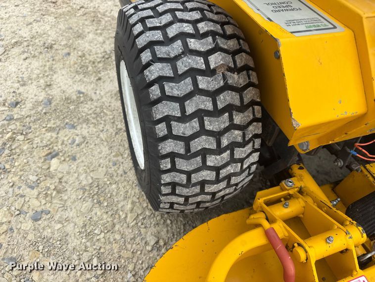 image for item ET1859 1999 Walker MCSU ZTR lawn mower