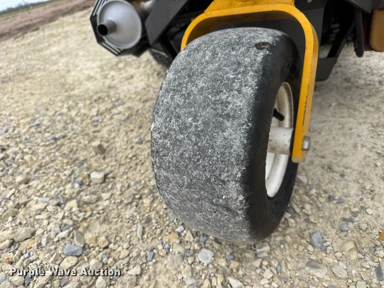 image for item ET1859 1999 Walker MCSU ZTR lawn mower