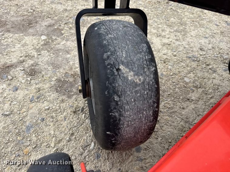 image for item ET1864 2012 Ariens Zoom Max ZTR lawn mower