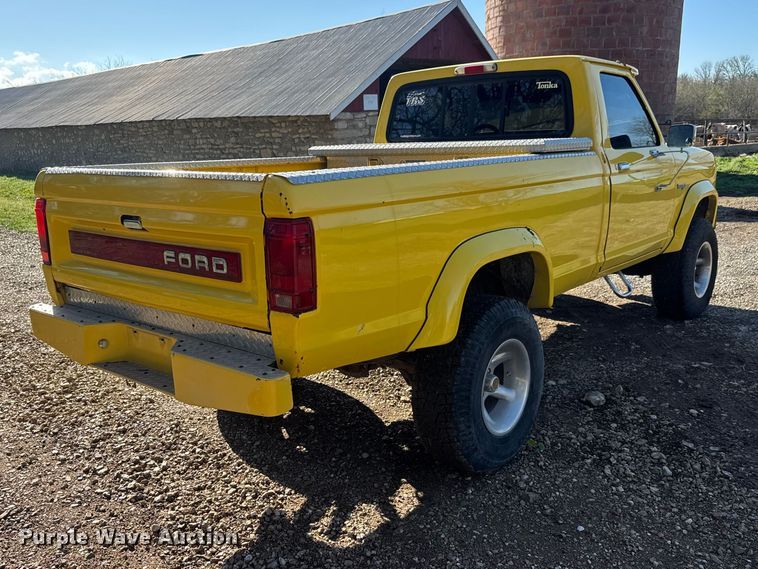 image for item ET1876 1983 Ford Ranger pickup truck