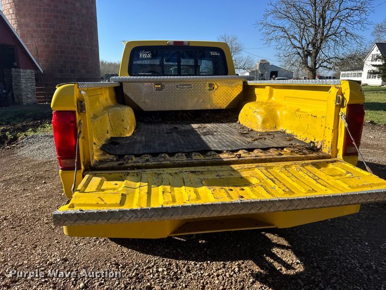 image for item ET1876 1983 Ford Ranger pickup truck