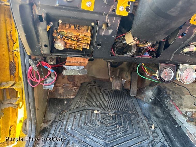 image for item ET1876 1983 Ford Ranger pickup truck