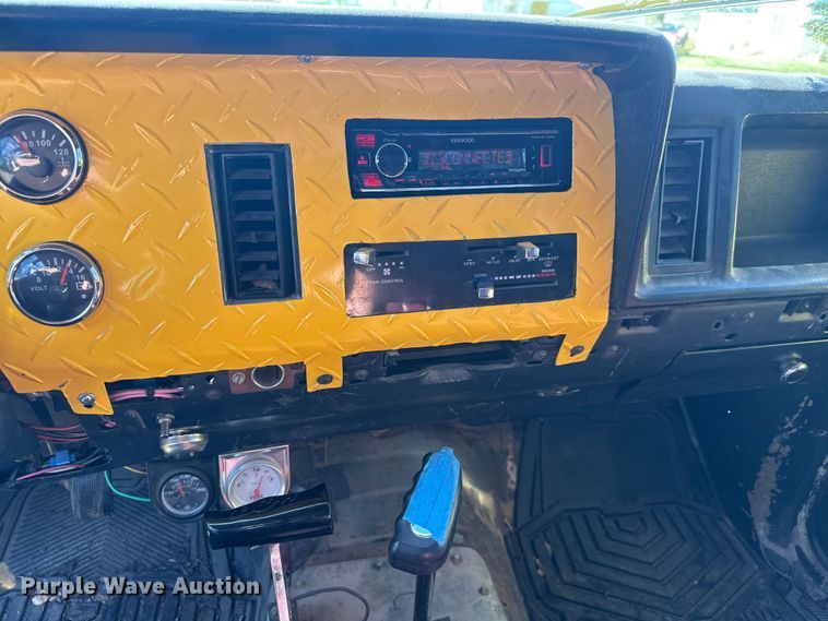 image for item ET1876 1983 Ford Ranger pickup truck