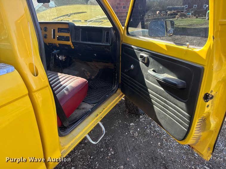 image for item ET1876 1983 Ford Ranger pickup truck