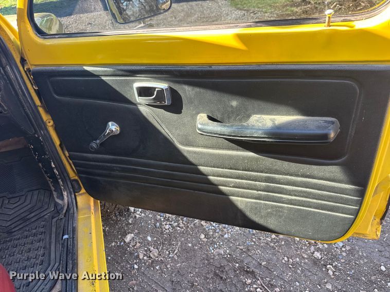 image for item ET1876 1983 Ford Ranger pickup truck