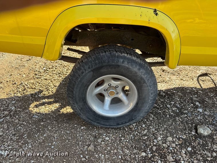 image for item ET1876 1983 Ford Ranger pickup truck