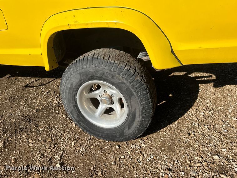 image for item ET1876 1983 Ford Ranger pickup truck