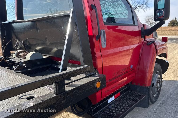 image for item ET4130 2007 GMC C5500 rollback truck