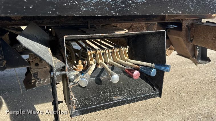 image for item ET4130 2007 GMC C5500 rollback truck