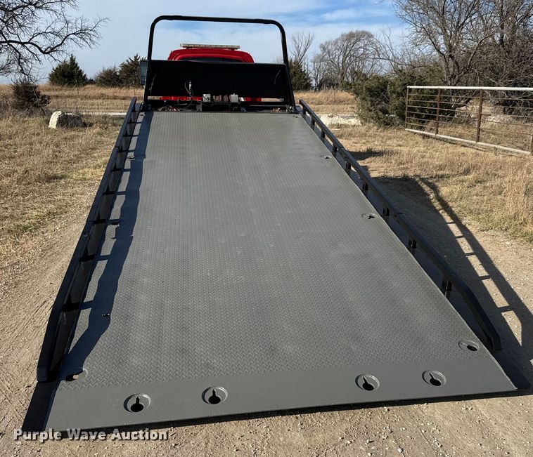 image for item ET4130 2007 GMC C5500 rollback truck