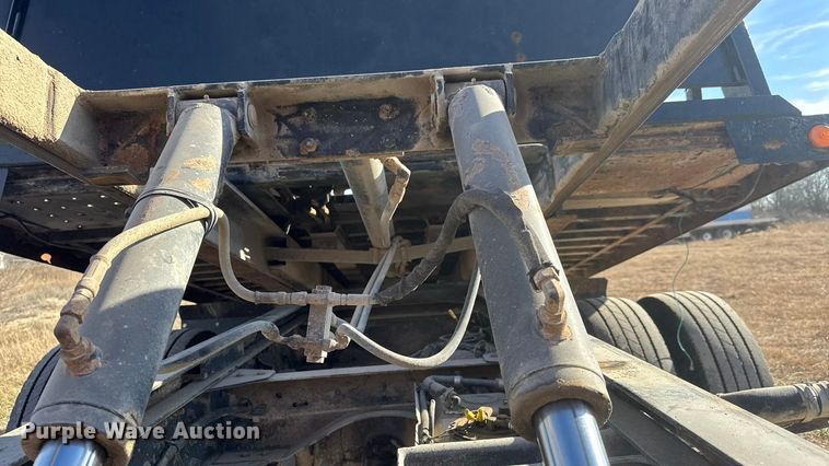 image for item ET4130 2007 GMC C5500 rollback truck