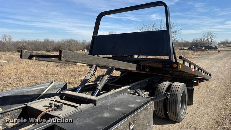 image for item ET4130 2007 GMC C5500 rollback truck