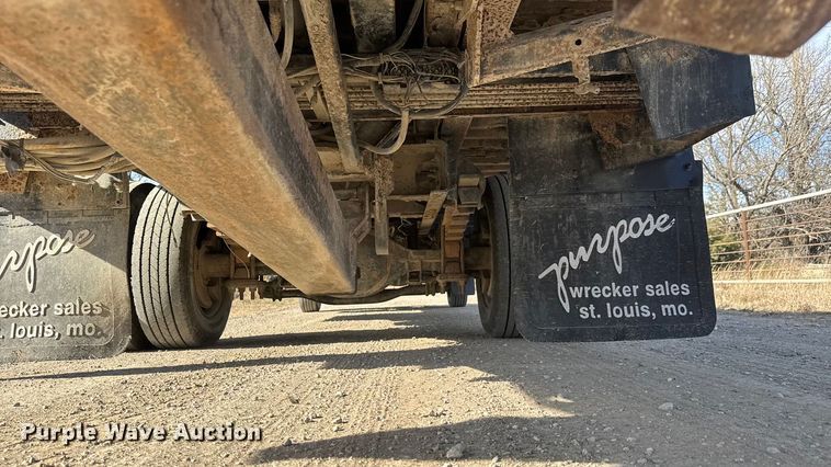 image for item ET4130 2007 GMC C5500 rollback truck