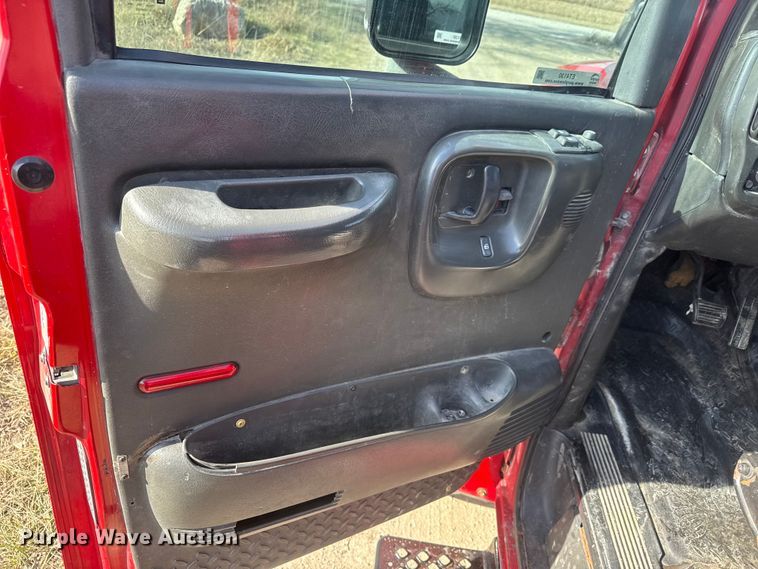 image for item ET4130 2007 GMC C5500 rollback truck