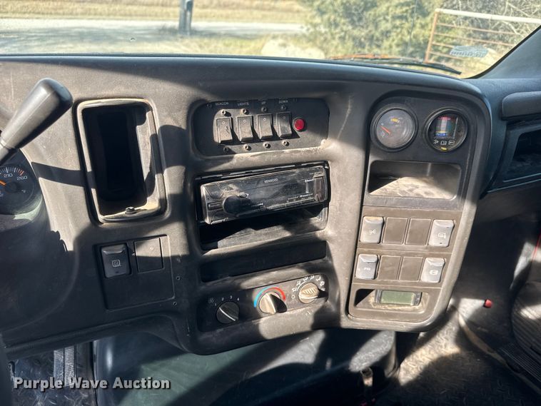 image for item ET4130 2007 GMC C5500 rollback truck