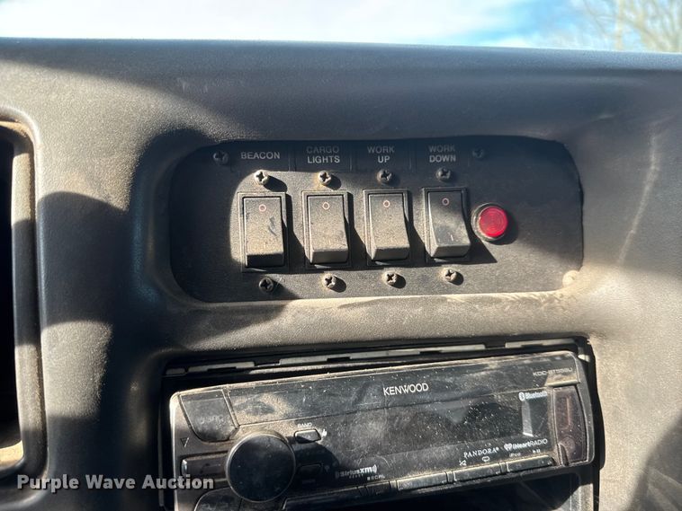 image for item ET4130 2007 GMC C5500 rollback truck