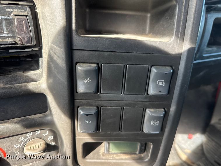 image for item ET4130 2007 GMC C5500 rollback truck