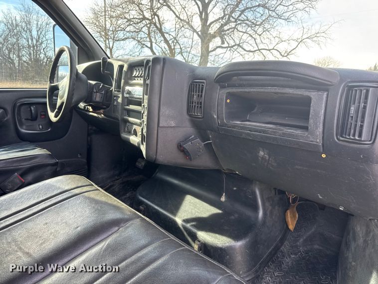 image for item ET4130 2007 GMC C5500 rollback truck