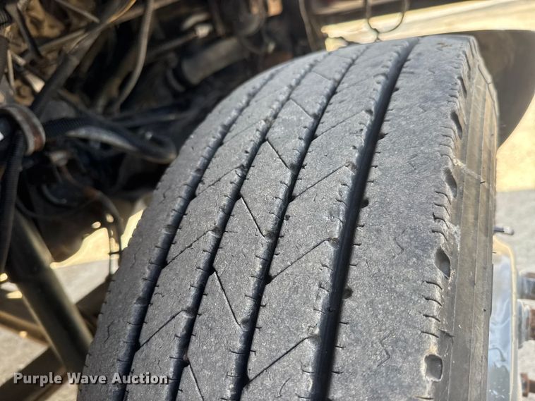 image for item ET4130 2007 GMC C5500 rollback truck