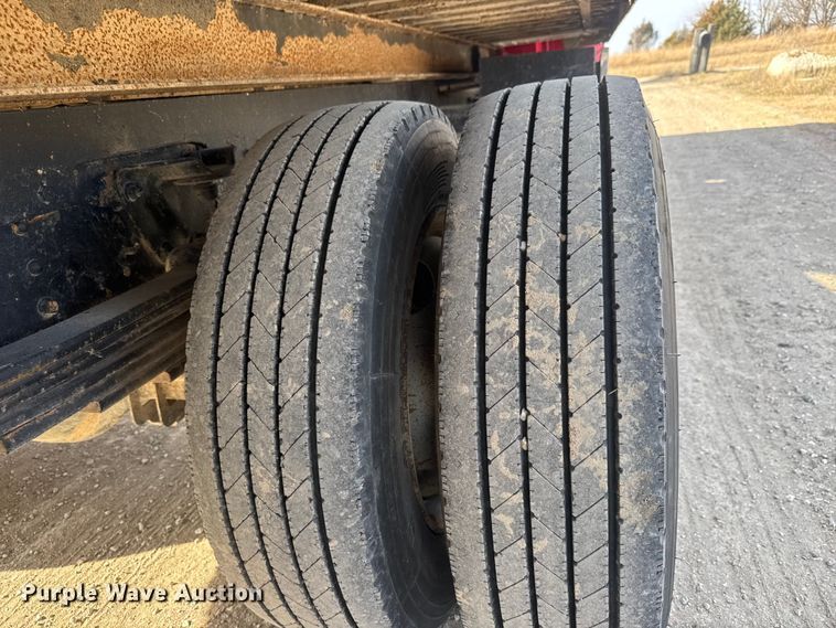 image for item ET4130 2007 GMC C5500 rollback truck