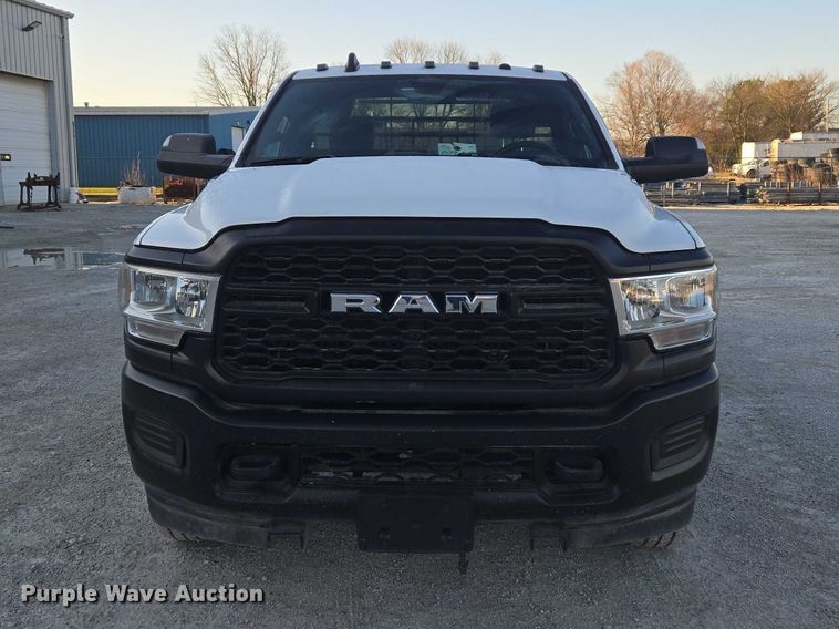 image for item ET5009 2021 RAM 3500 flatbed pickup truck