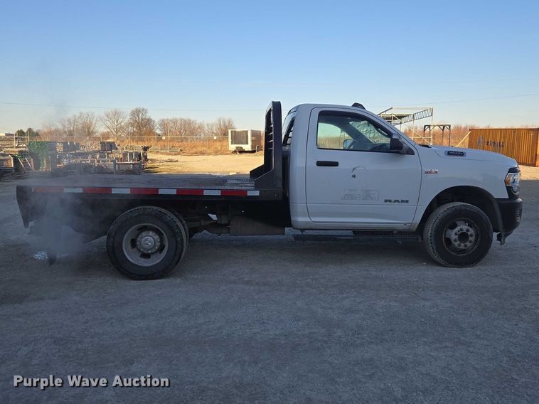 image for item ET5009 2021 RAM 3500 flatbed pickup truck