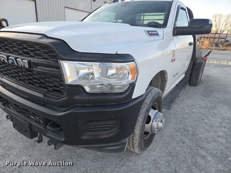 image for item ET5009 2021 RAM 3500 flatbed pickup truck