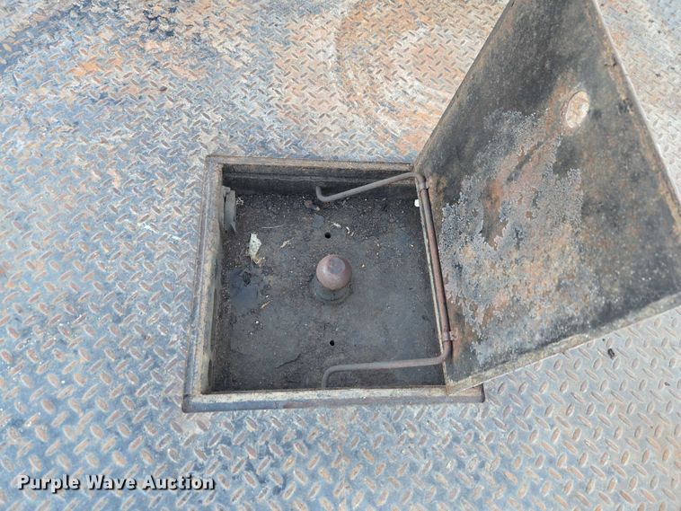 image for item ET5009 2021 RAM 3500 flatbed pickup truck