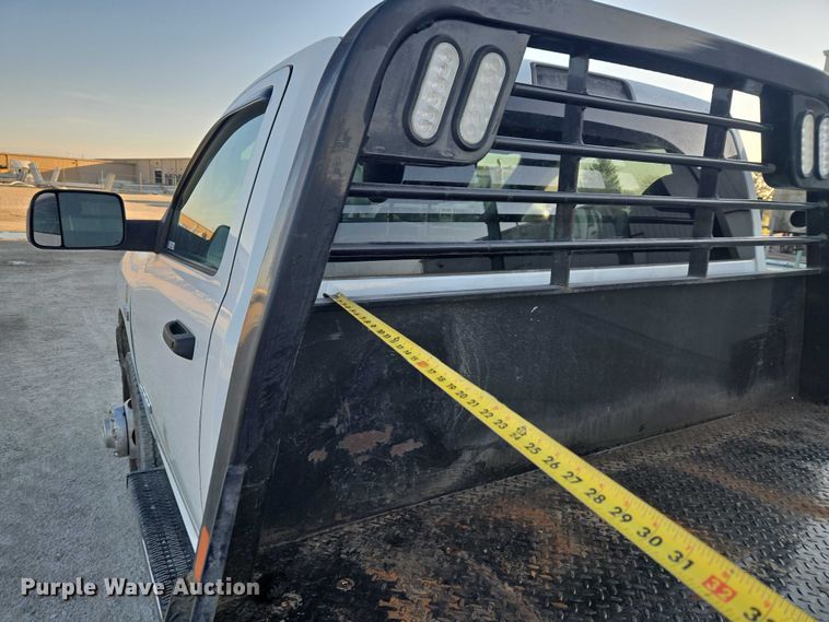 image for item ET5009 2021 RAM 3500 flatbed pickup truck