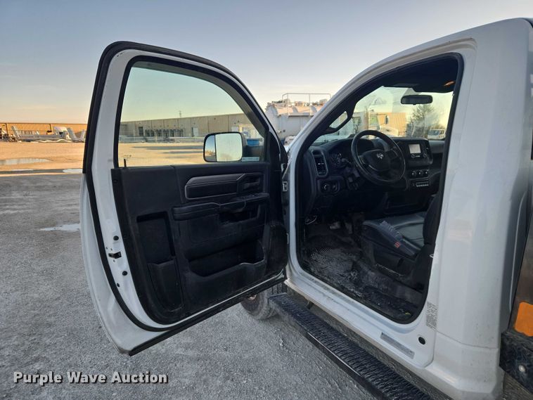 image for item ET5009 2021 RAM 3500 flatbed pickup truck