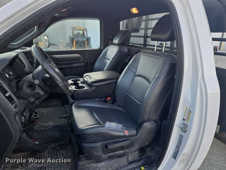 image for item ET5009 2021 RAM 3500 flatbed pickup truck