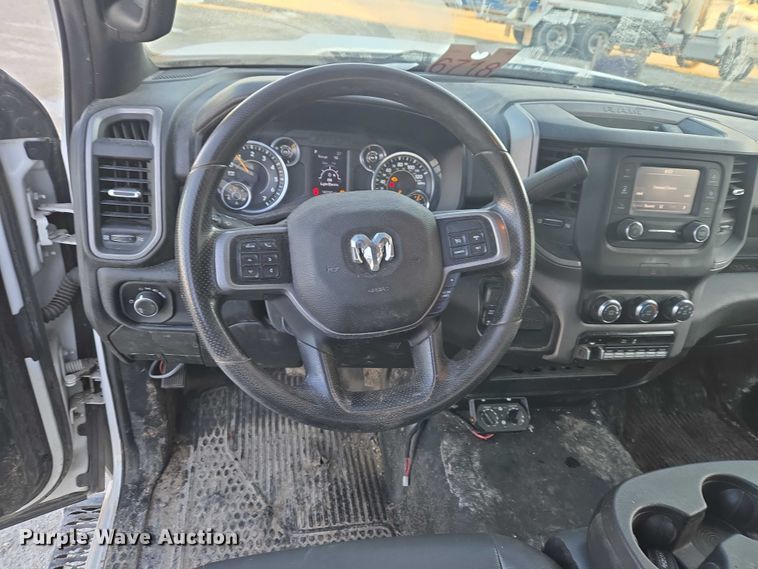 image for item ET5009 2021 RAM 3500 flatbed pickup truck