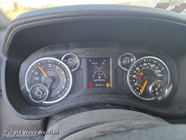 image for item ET5009 2021 RAM 3500 flatbed pickup truck