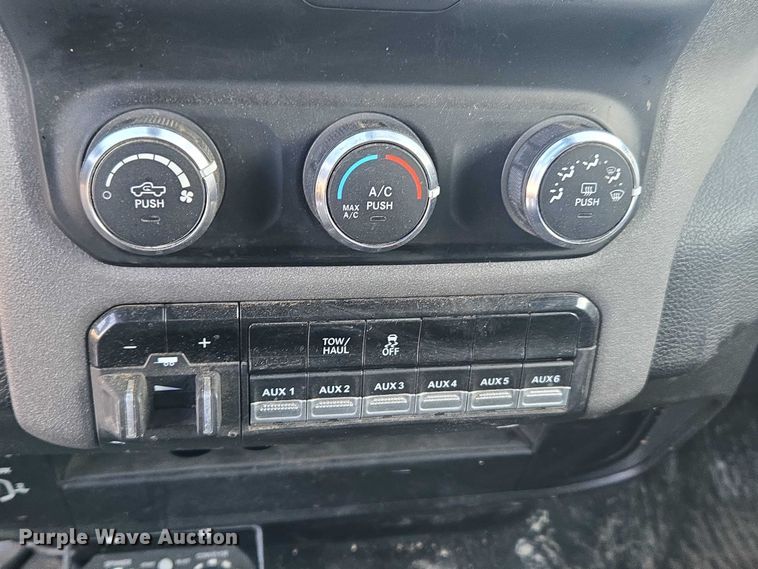 image for item ET5009 2021 RAM 3500 flatbed pickup truck