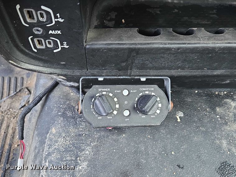 image for item ET5009 2021 RAM 3500 flatbed pickup truck