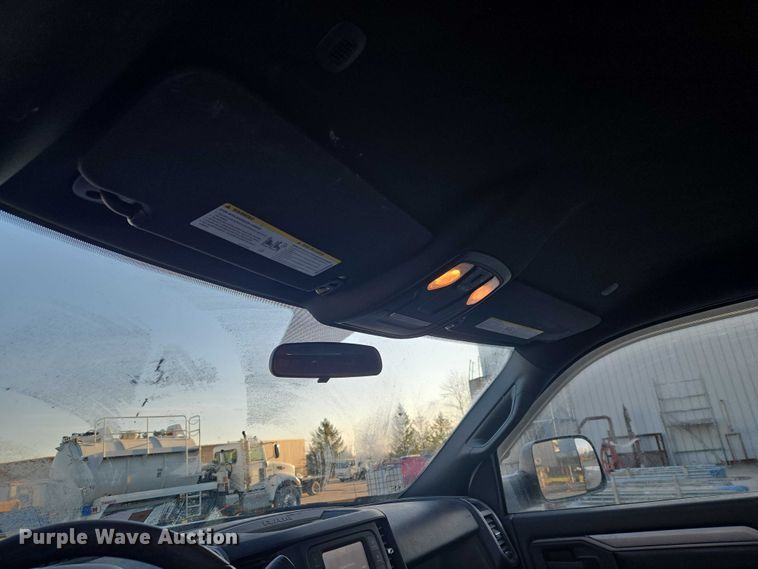 image for item ET5009 2021 RAM 3500 flatbed pickup truck