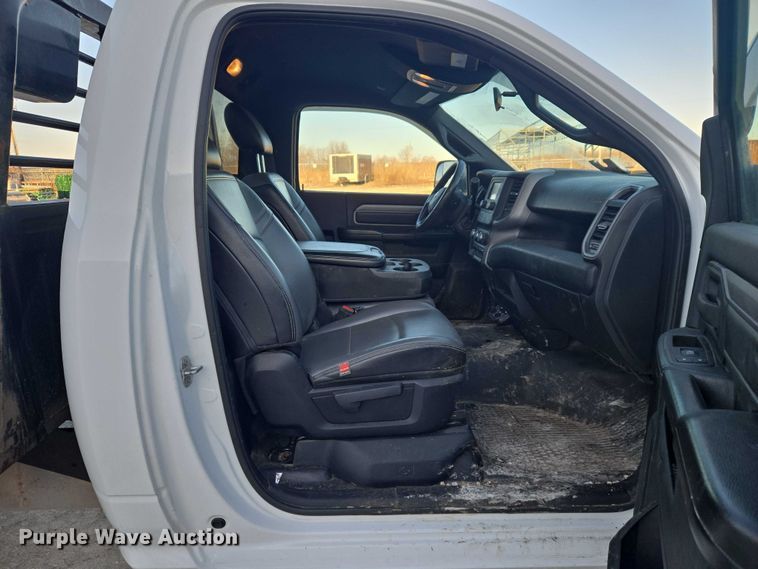 image for item ET5009 2021 RAM 3500 flatbed pickup truck