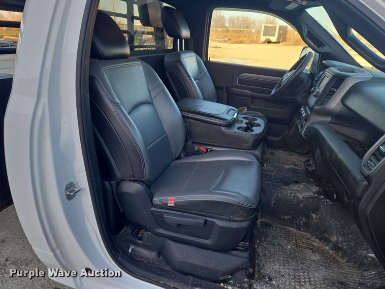 image for item ET5009 2021 RAM 3500 flatbed pickup truck